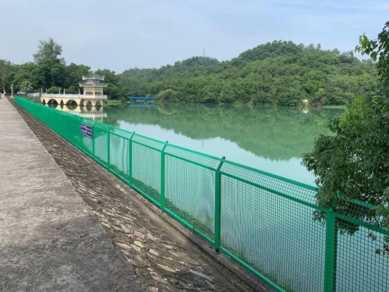 水庫圍欄